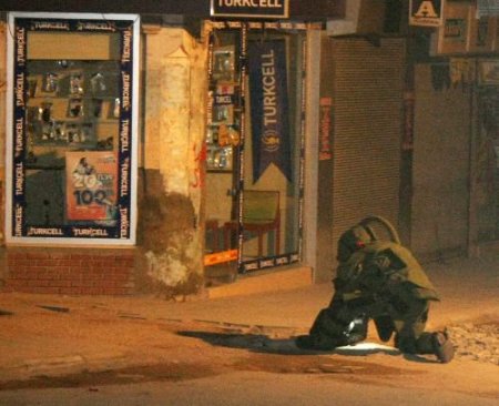 Ortodoks Kilisesi Önünde Şüpheli Çanta Paniği