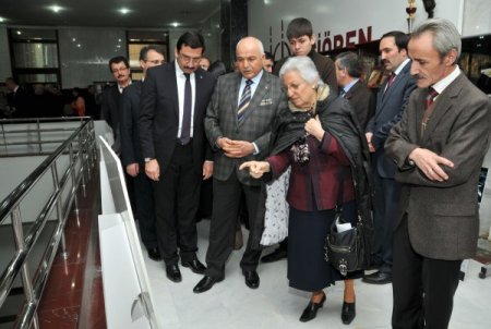 Osman Yüksel Serdengeçti, fotoğraflarla Keçiören'de anılıyor
