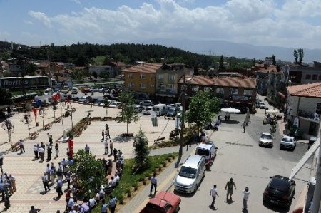 Osmangazi Belediyesi Ovaakça Meydanı'nı 6 ayda hizmete açtı