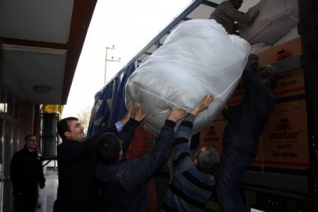 Osmangazi Belediyesi'nden Suriyeli sığınmacılara 2 TIR yardım malzemesi