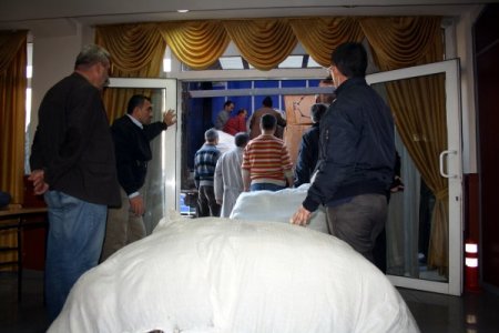 Osmangazi Belediyesi'nden Suriyeli sığınmacılara 2 TIR yardım malzemesi