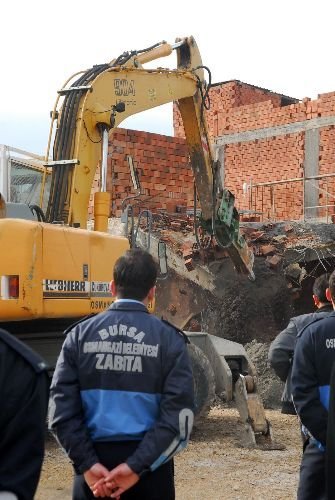Osmangazi'de 7 Kaçak Bina Yıkıldı
