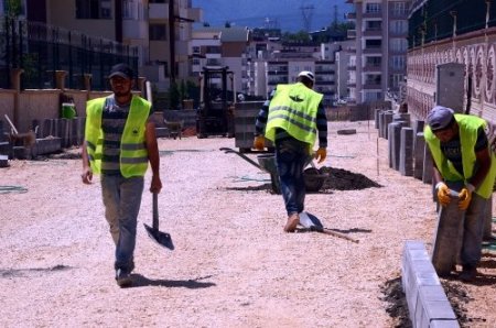 Osmangazi'de bordür tratuvar ve asfaltlama çalışmaları sürüyor