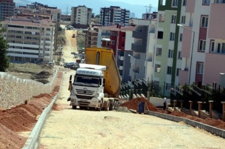 Osmangazi'de bordür tratuvar ve asfaltlama çalışmaları sürüyor