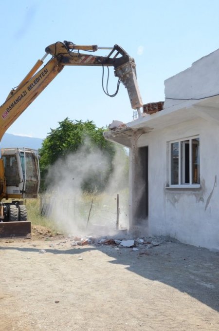 Osmangazi’de Kaçak Binalar Yıkıldı
