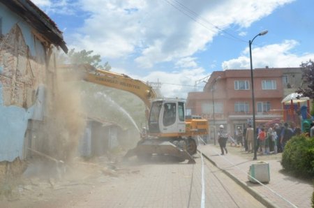 Osmangazi'de Kamulaştırılan Binalar Yıkılıyor