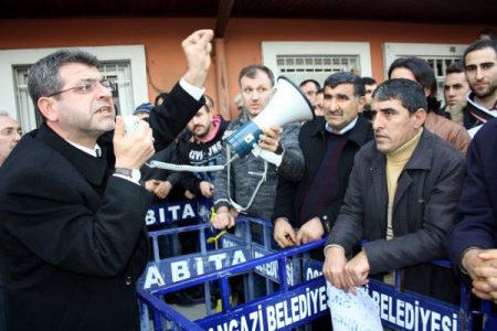 Osmangazi'de pazarcıların belediyeye tepkisi devam ediyor