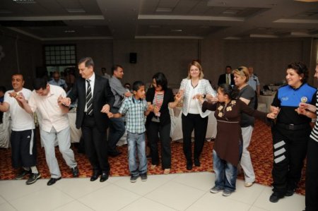 Osmaniye Emniyet Müdürü Engellilerle Halay Çekti