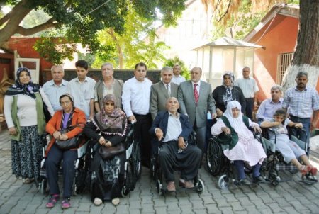 Osmaniye Müftülüğü tekerlekli sandalye dağıttı