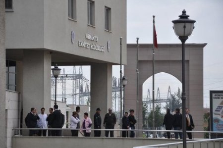 Osmaniye Valiliği önündeki tabancalı ve bombalı eylem paniğe neden oldu