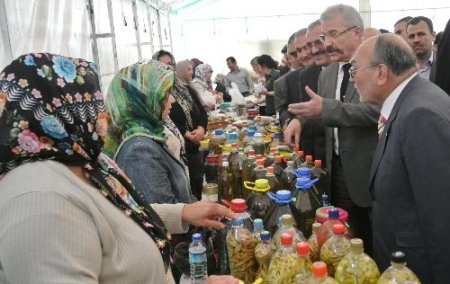 Osmaniye'de, Kur’an kursları yararına kermes açıldı