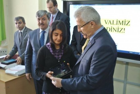 Osmaniye’de 360 öğrenci ve 72 öğretmene tablet bilgisayar dağıtıldı