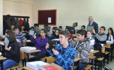 Osmaniye’de 360 öğrenci ve 72 öğretmene tablet bilgisayar dağıtıldı