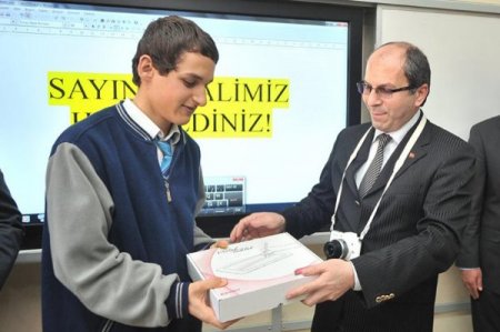 Osmaniye’de 360 öğrenci ve 72 öğretmene tablet bilgisayar dağıtıldı