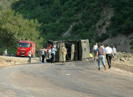 Osmaniye’de Askeri Araç Devrildi, 2 Yaralı