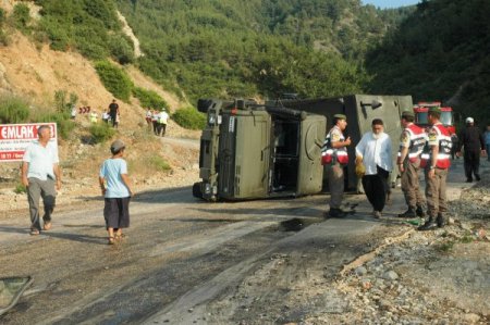 Osmaniye’de Askeri Araç Devrildi, 2 Yaralı