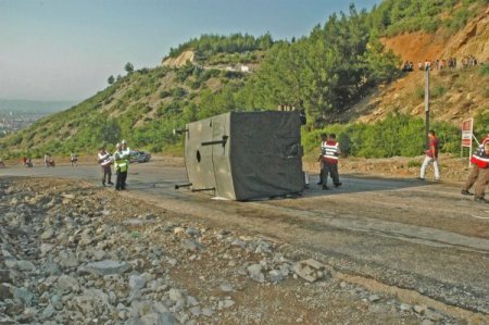 Osmaniye’de Askeri Araç Devrildi, 2 Yaralı