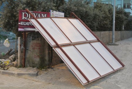 Osmaniye’de fırtına şehir merkezini yıktı geçti