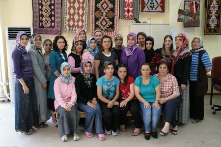 Osmaniye'de Kilim Dokuma Kursu, İkinci Mezunlarını Verdi