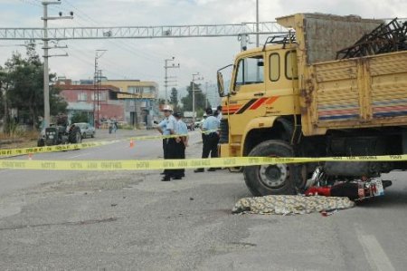 Osmaniye'de Motosiklet Kamyonla Çarpıştı: 1 Ölü