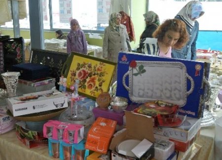 Osmaniye'de öğrenciler yararına kermes açıldı