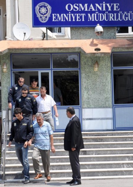 Osmaniye'de Terör Örgütüne Yardım İddiasıyla 11 Kişi Yakalandı