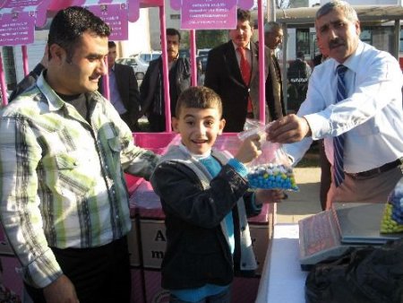 Osmaniye'de Yerfıstıklı Şekerlemeler Büyük İlgi Gördü