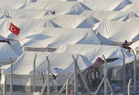 Osmaniye’deki çadır kente Suriyeli Türkmenler yerleştiriliyor