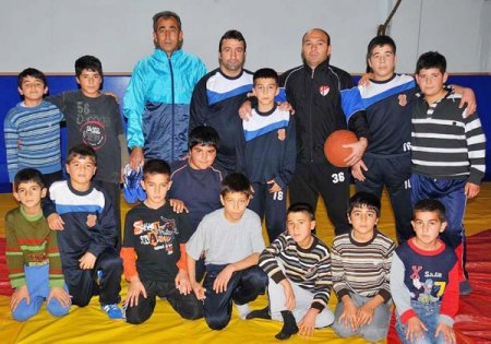 Osmaniyeli gençler spor merkezine koşuyor