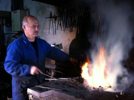 Osmanlı kılıcı Rasim Usta'nın ellerinde hayat buluyor (Özel)