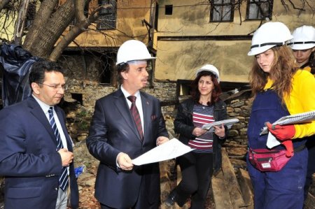 Osmanlı köyü Cumalıkızık aslına dönüyor