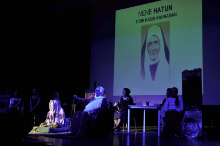 Osmanlı ve Cumhuriyet'in ilk yıllarındaki kadınlar canlandırıldı