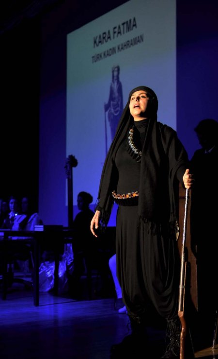 Osmanlı ve Cumhuriyet'in ilk yıllarındaki kadınlar canlandırıldı