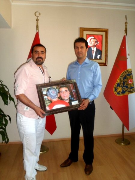 Osmanlı Ve Polis Armasını Saça Kazıdı