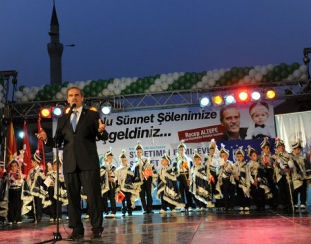 Osmanlı'nın Torunları Üsküp'te Erkekliğe İlk Adımı Attı