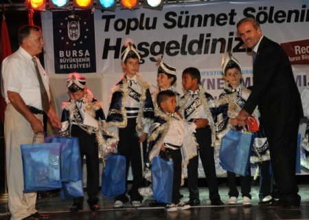 Osmanlı'nın Torunları Üsküp'te Erkekliğe İlk Adımı Attı