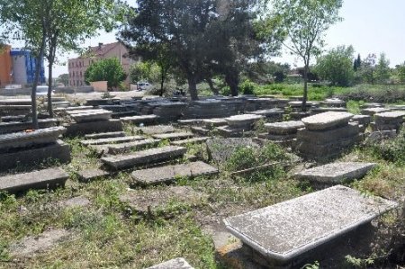 Osmanlı’ya sığınan Yahudilerin mezarlığı temizleniyor