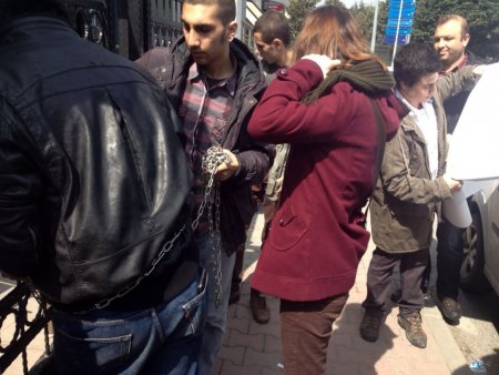 ÖSYM önündeki zincirli protesto sona erdi