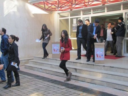 ÖSYM'nin dağıttığı sınav setlerini ihtayaç sahipleri için topluyorlar