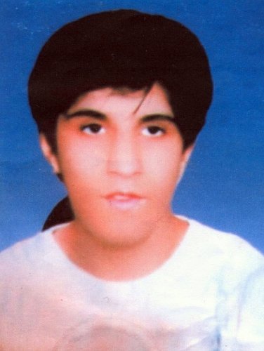 Ot ve böcek yiyerek hayatta kalmış