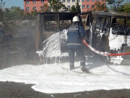 Ot Yangını 50 Araca Zarar Verdi
