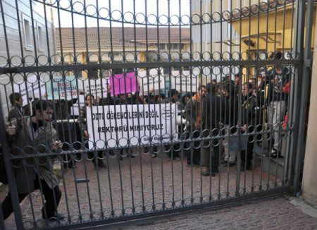 OTDÜ olayları Galatasaray Üniversitesi’nde protesto edildi