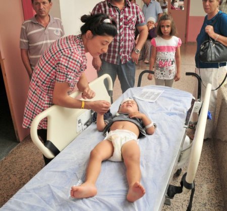 Otel Balkonundan Düşen Çocuk Hastaneye Kaldırıldı