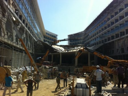 Otel İnşaatında Çatı Çöktü: 2 Yaralı