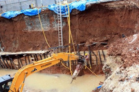 Otel inşaatında göçük: 2 işçi yaralandı