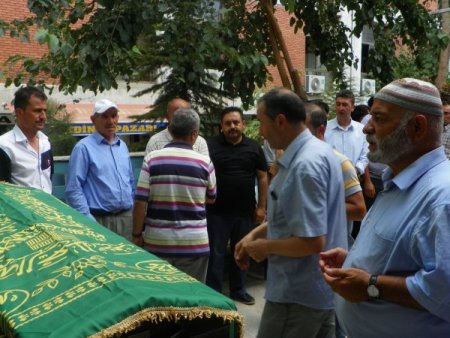 Otelde Ölü Bulunan Avukat Toprağa Verildi