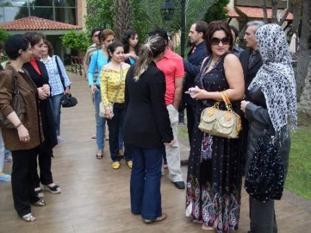 Oteller, 10 Yıl Önce Burun Kıvırdığı İranlı Turistin Ayağına Şimdi Kırmızı Halı Seriyor