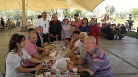 Otistik çocuklar piknikte bir araya geldi