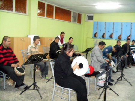 Otistik çocuklar ritim terapiyle topluma kazandırılıyor