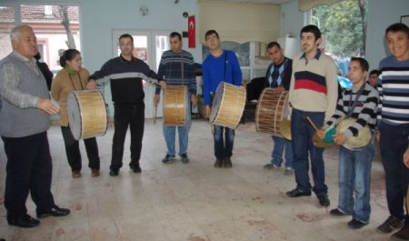 Otistik gençler, mehter takımıyla hayata tutunacak